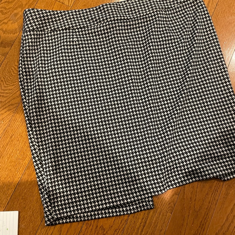 Lane Bryant Black and White Houndstooth Pencil Skirt
